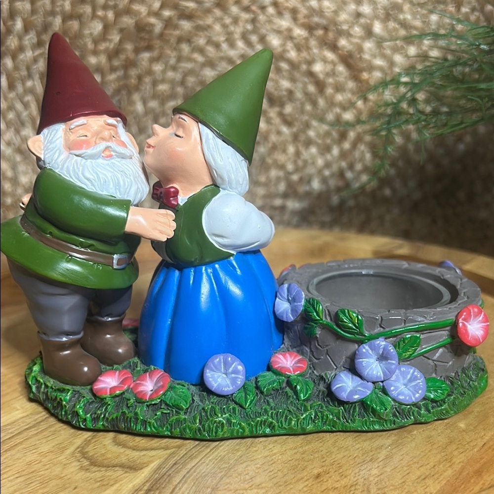 Yankee Candle, Garden Gnome, Kissing Couple Resin Tea Light Votive Candle Holder